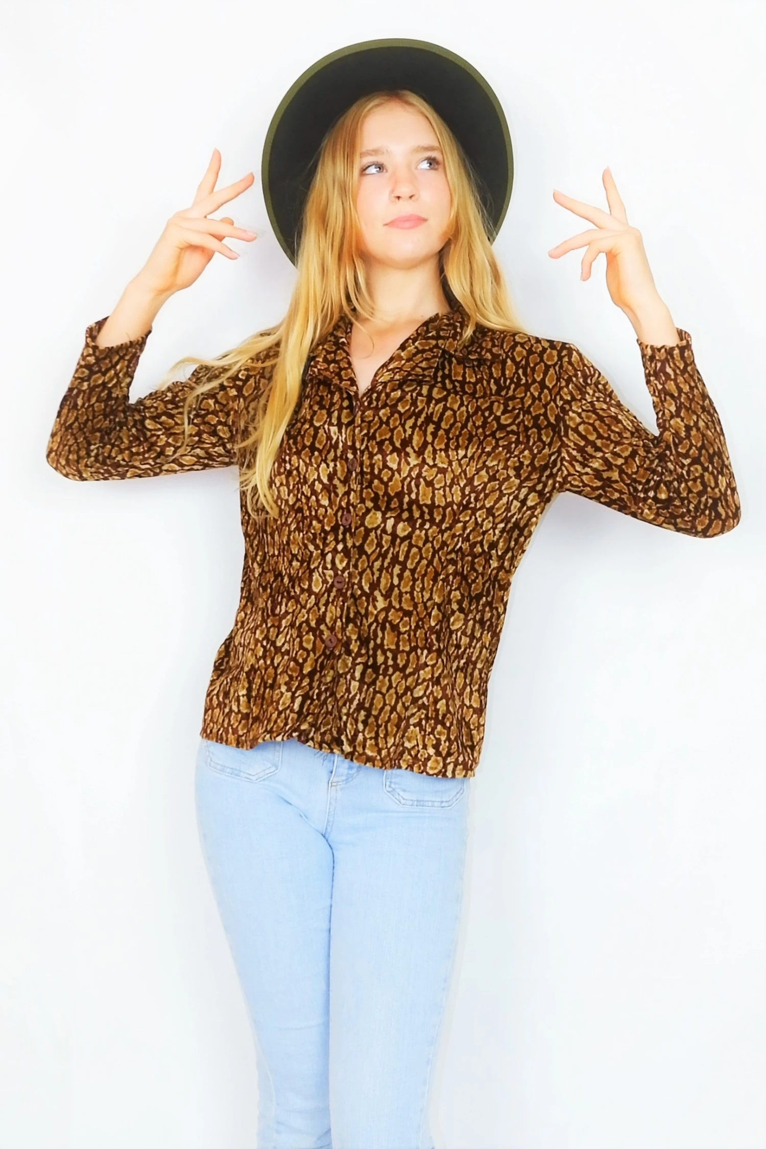 70's Vintage Velvet Shirt - Bronze Cheetah Print - Size S/M 4 70's Vintage Velvet Shirt - Bronze Cheetah Print - Size S/M - Image 2