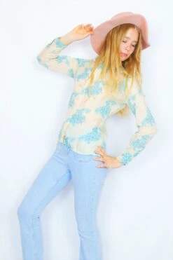 70's Vintage Shirt - Pale Pistachio With An Illustrated Lady Print - Size S/M