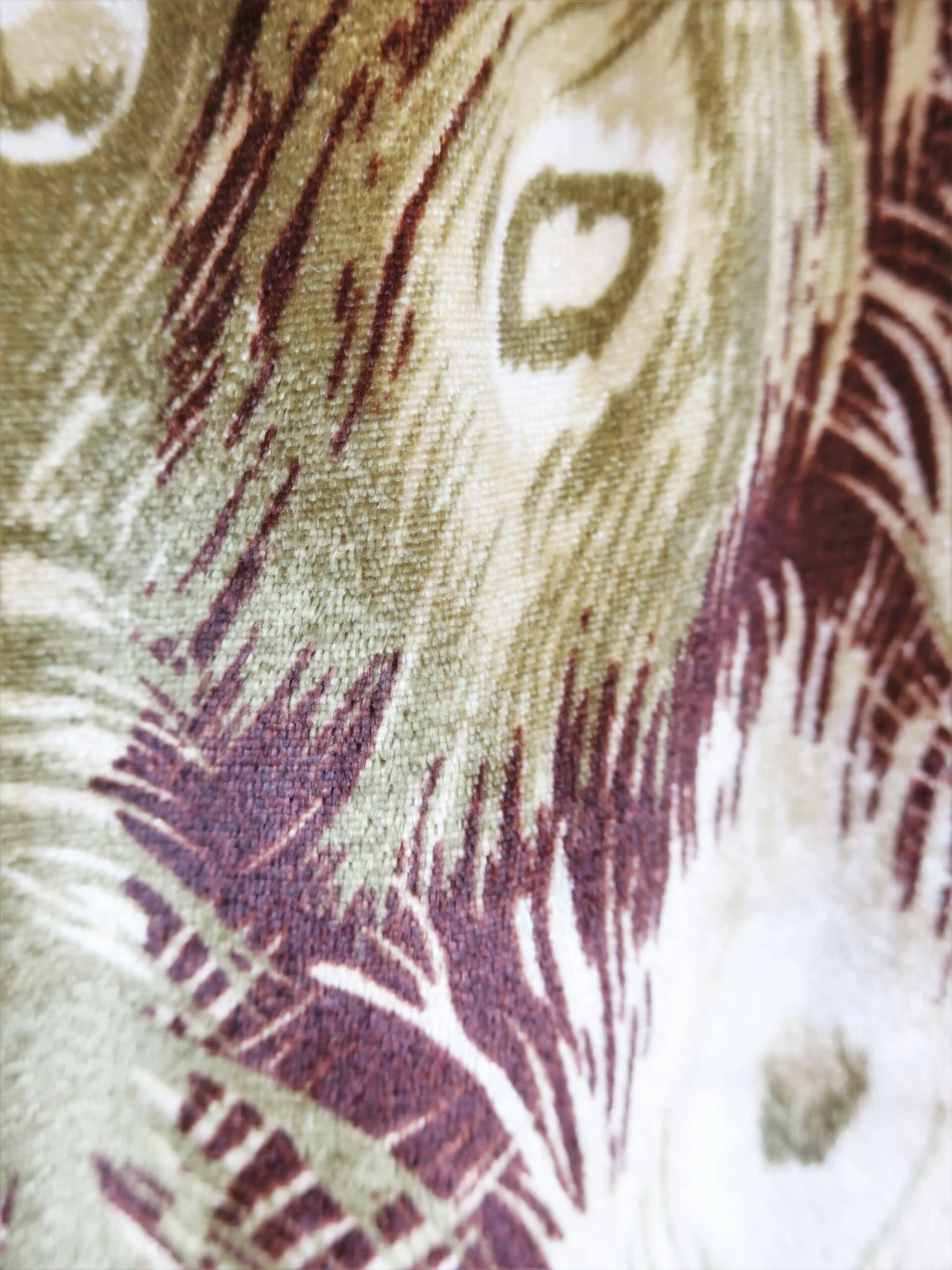 70's Vintage - Velvet Peacock Feather Shirt - Olive & Brown - Size S 6 70's Vintage - Velvet Peacock Feather Shirt - Olive & Brown - Size S - Image 4