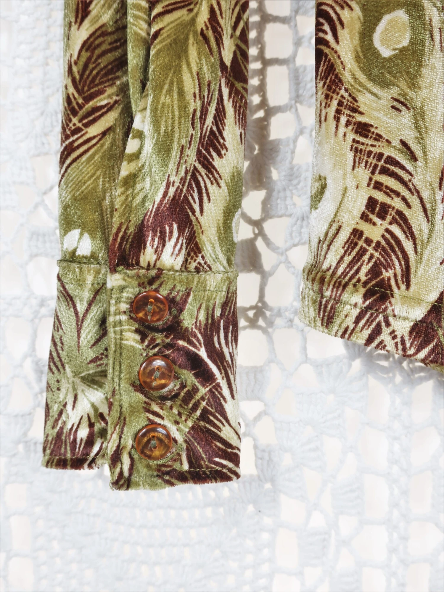 70's Vintage - Velvet Peacock Feather Shirt - Olive & Brown - Size S 5 70's Vintage - Velvet Peacock Feather Shirt - Olive & Brown - Size S - Image 3