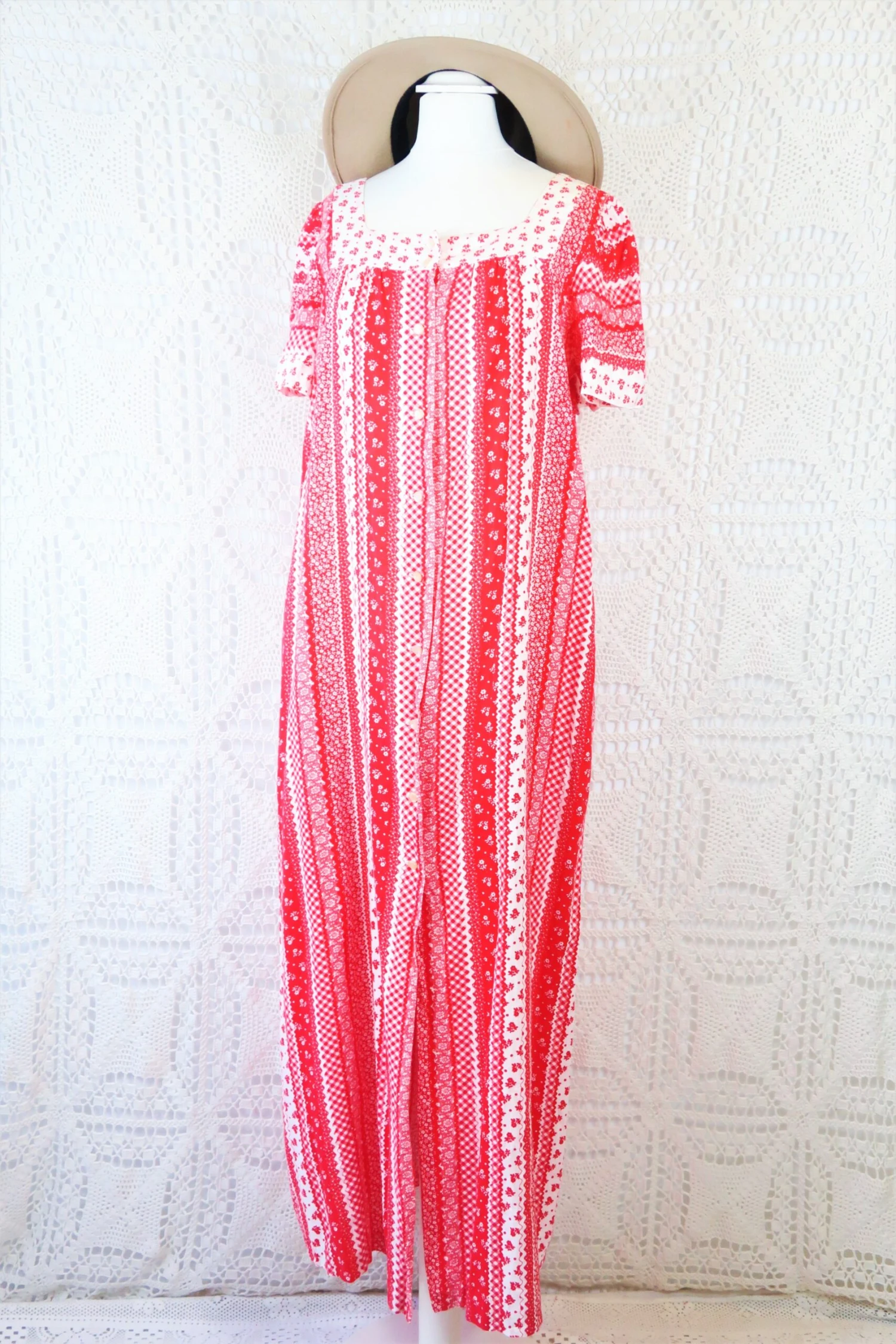 70's Vintage Spring Dress - Bright Red & White Floral - Size L 4 70's Vintage Spring Dress - Bright Red & White Floral - Size L - Image 2