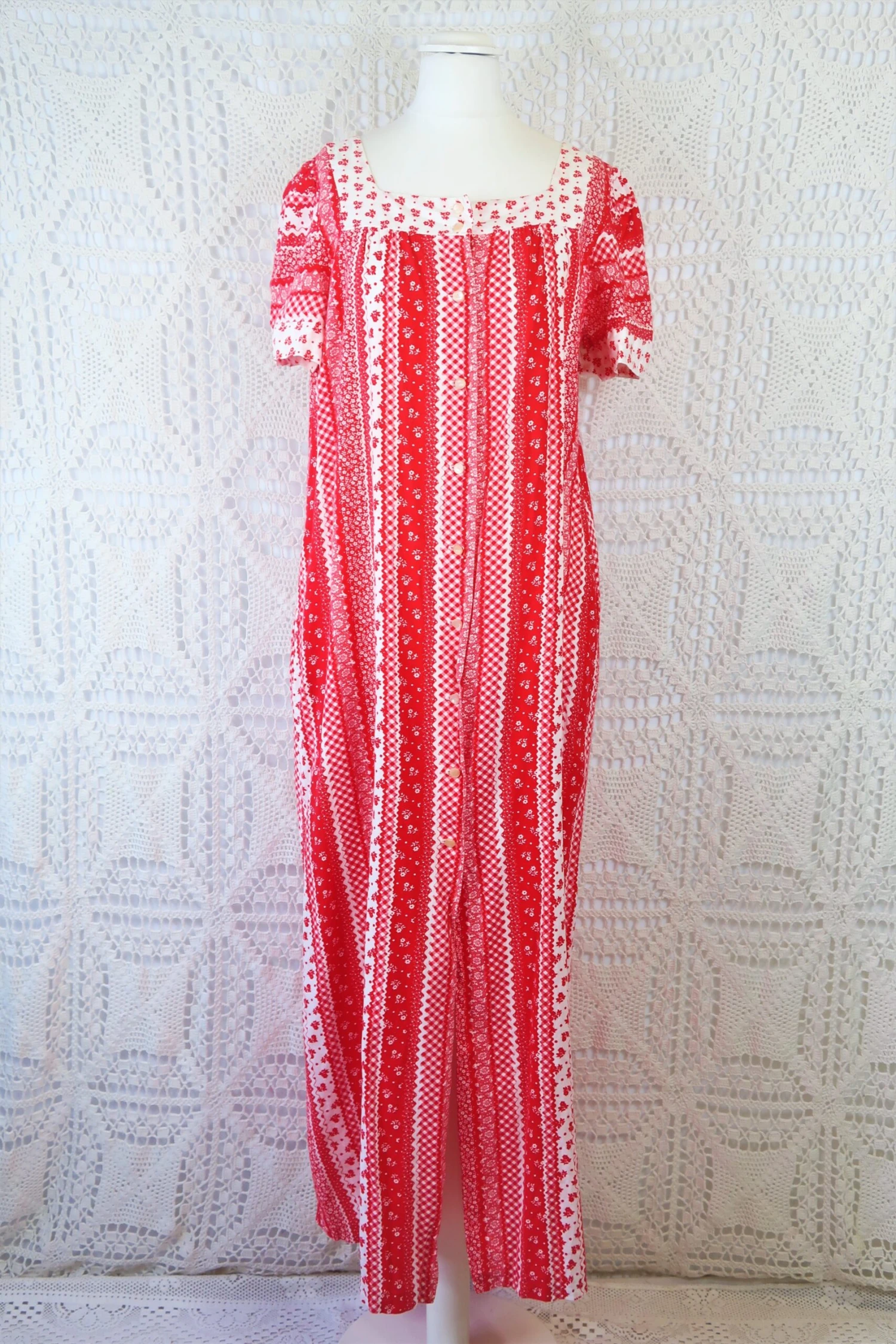 70's Vintage Spring Dress - Bright Red & White Floral - Size L 5 70's Vintage Spring Dress - Bright Red & White Floral - Size L - Image 3