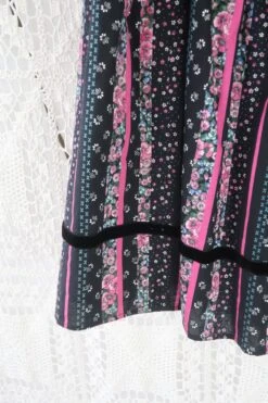 70's Vintage Skirt - Charcoal, Bright Pink & Sky Blue Floral - S -Style Luma Sales Store IMG 8838 6d8e319c 4da6 4efd 9200 5f852950df84
