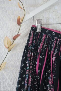 70's Vintage Skirt - Charcoal, Bright Pink & Sky Blue Floral - S -Style Luma Sales Store IMG 8839 5bb5238b 5f16 4546 af73 394dbe69c32f